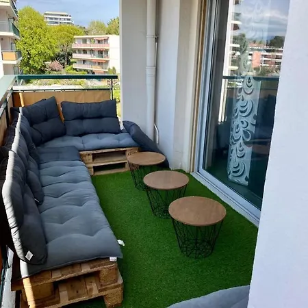 Spacious 2 Bedroom Apartment In Antibes With A Parking
