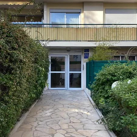 Appartement Spacious 2 Bedroom Apartment In Antibes With A Parking