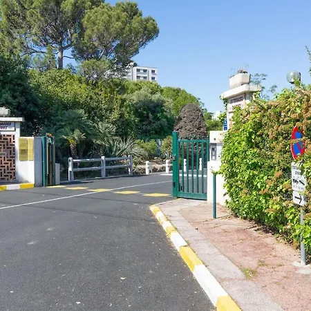 Spacious 2 Bedroom Apartment In Antibes With A Parking