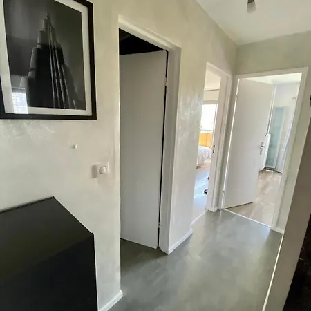 Spacious 2 Bedroom Apartment In Antibes With A Parking Appartement