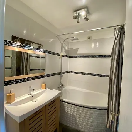 Spacious 2 Bedroom Apartment In Antibes With A Parking *